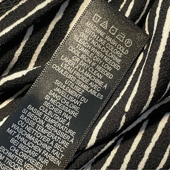 New ADRIANNA PAPELL Top Womens  Cap Sleeveless striped  Printed Ruffle Neck nwt - Picture 9 of 12